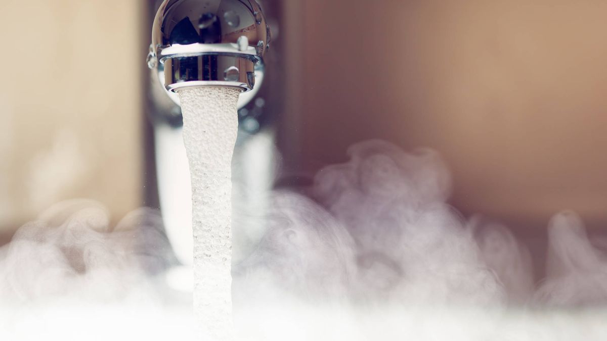 Beber agua caliente en ayunas, un hábito con beneficios para la salud
