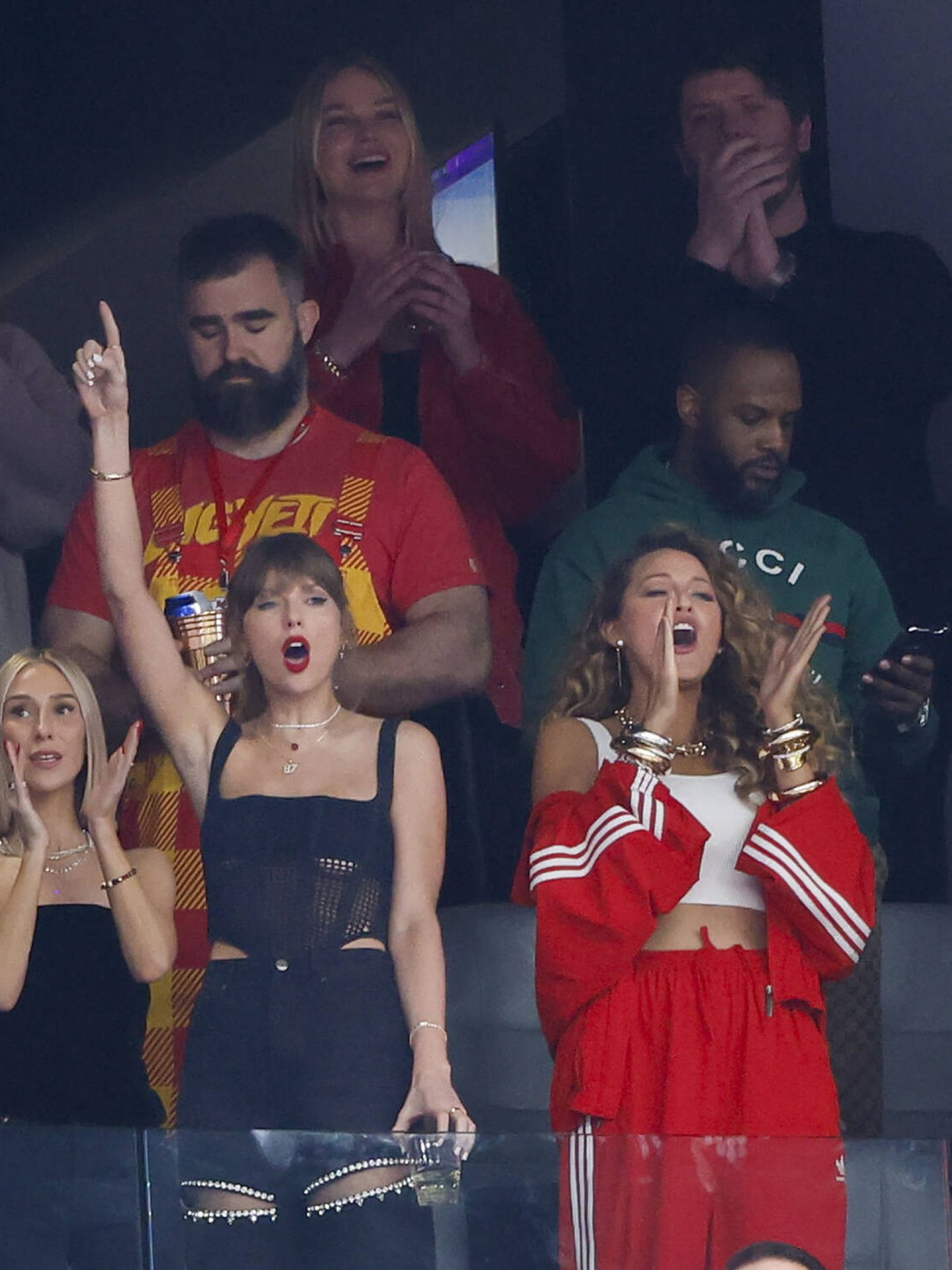 Taylor Swift y Blake Lively en la Super Bowl. (Gtres)