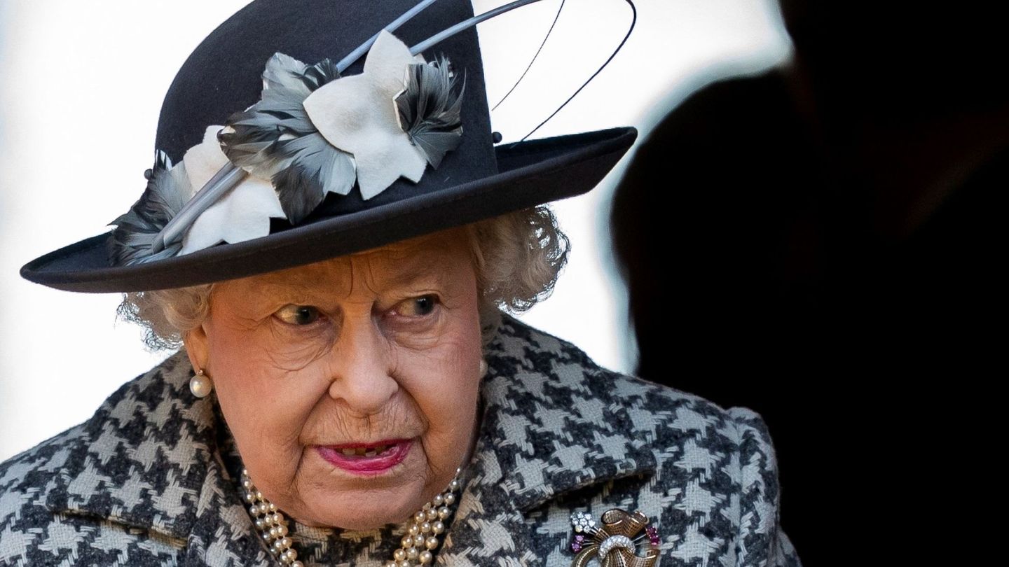 La reina Isabel II ha decidido dar un paso al frente. (EFE)