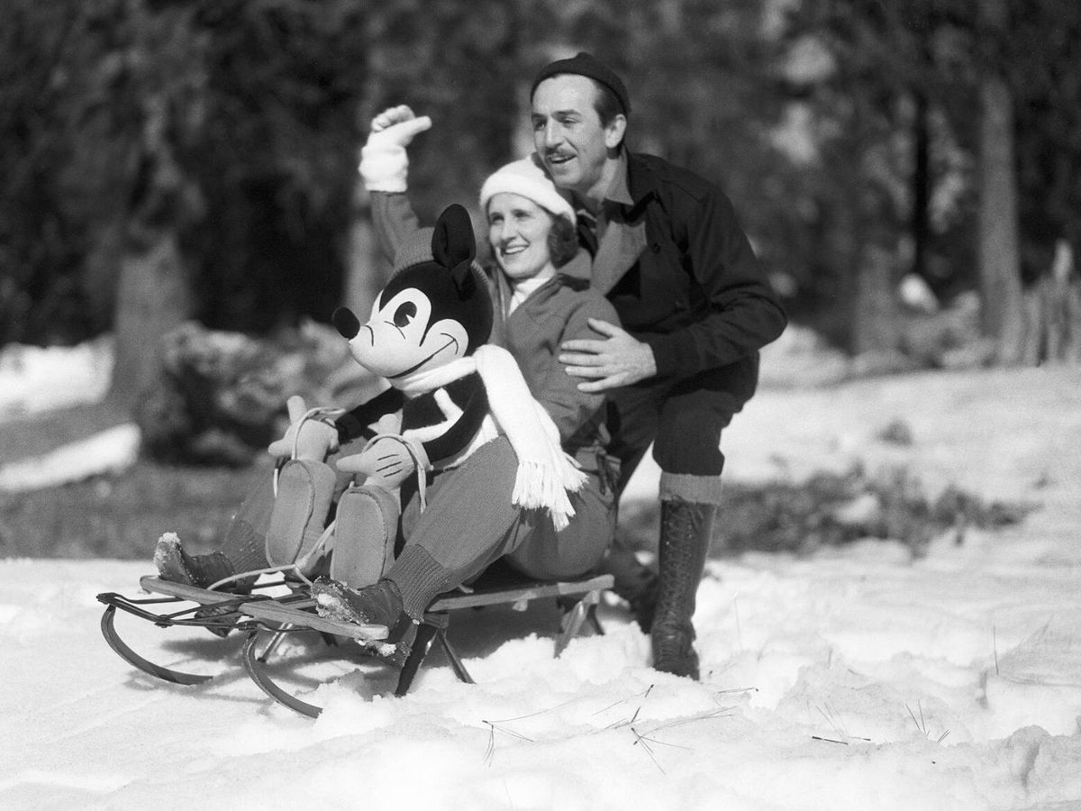 Foto: Walt Disney y su mujer. (Getty)
