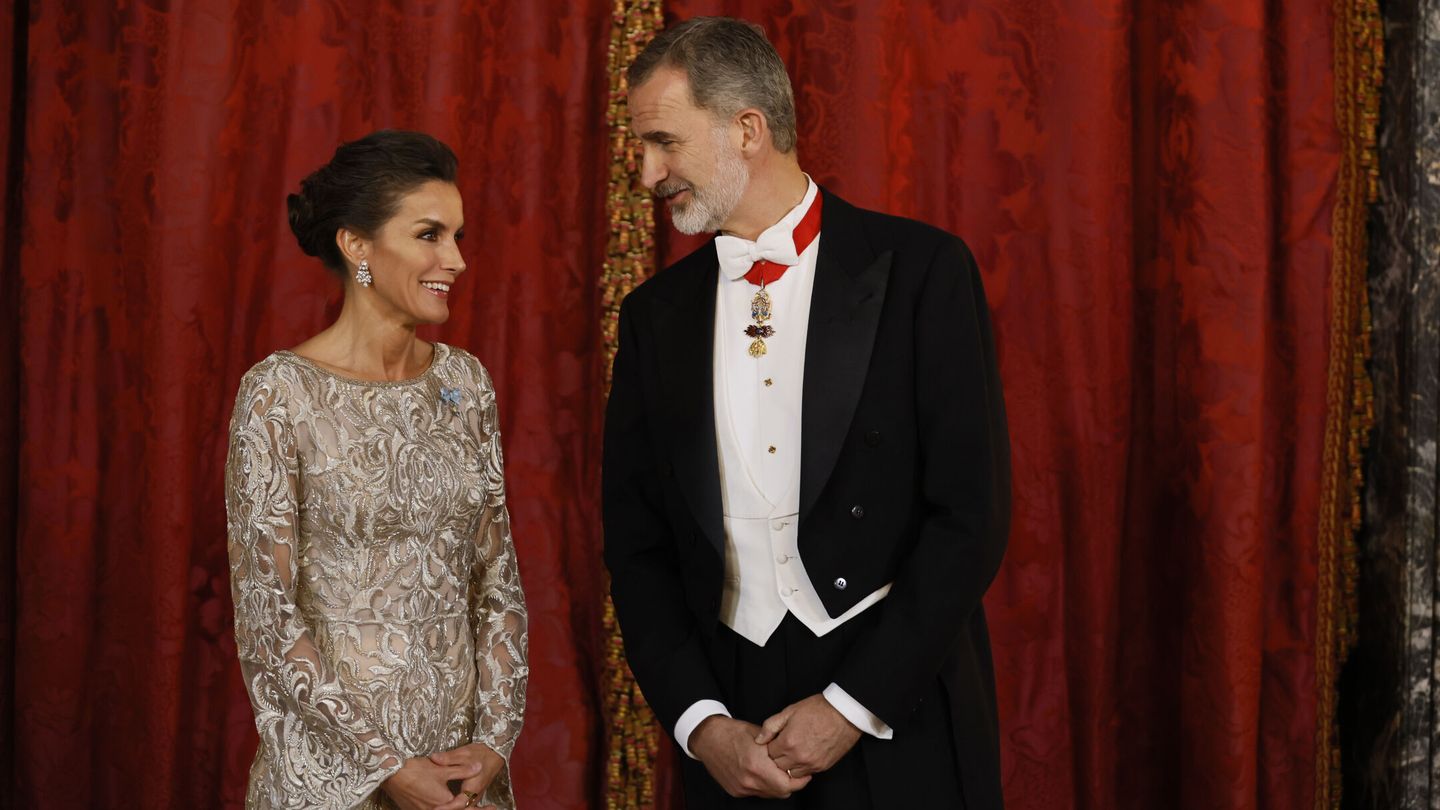 Felipe y Letizia, en la cena de gala ofrecida al emir de Catar y su esposa. (EFE/Juanjo Martín)