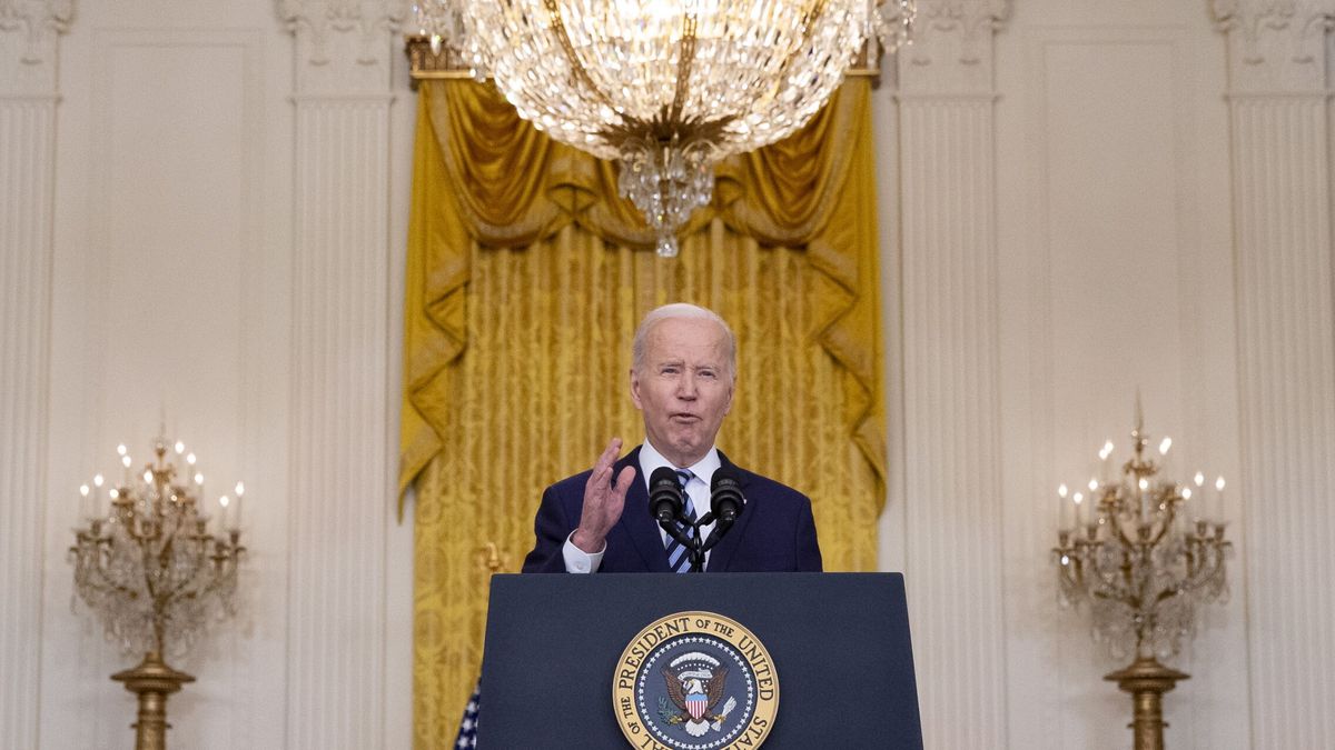 Biden anuncia nuevas sanciones, más tropas en Europa y avisa: "Putin quiere volver a la URSS"