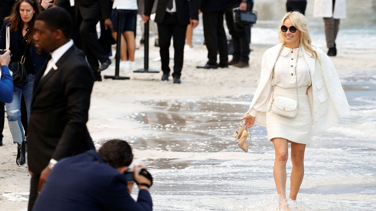 Sorry, Naomi, pero Pamela Anderson tiene el mejor look de aeropuerto