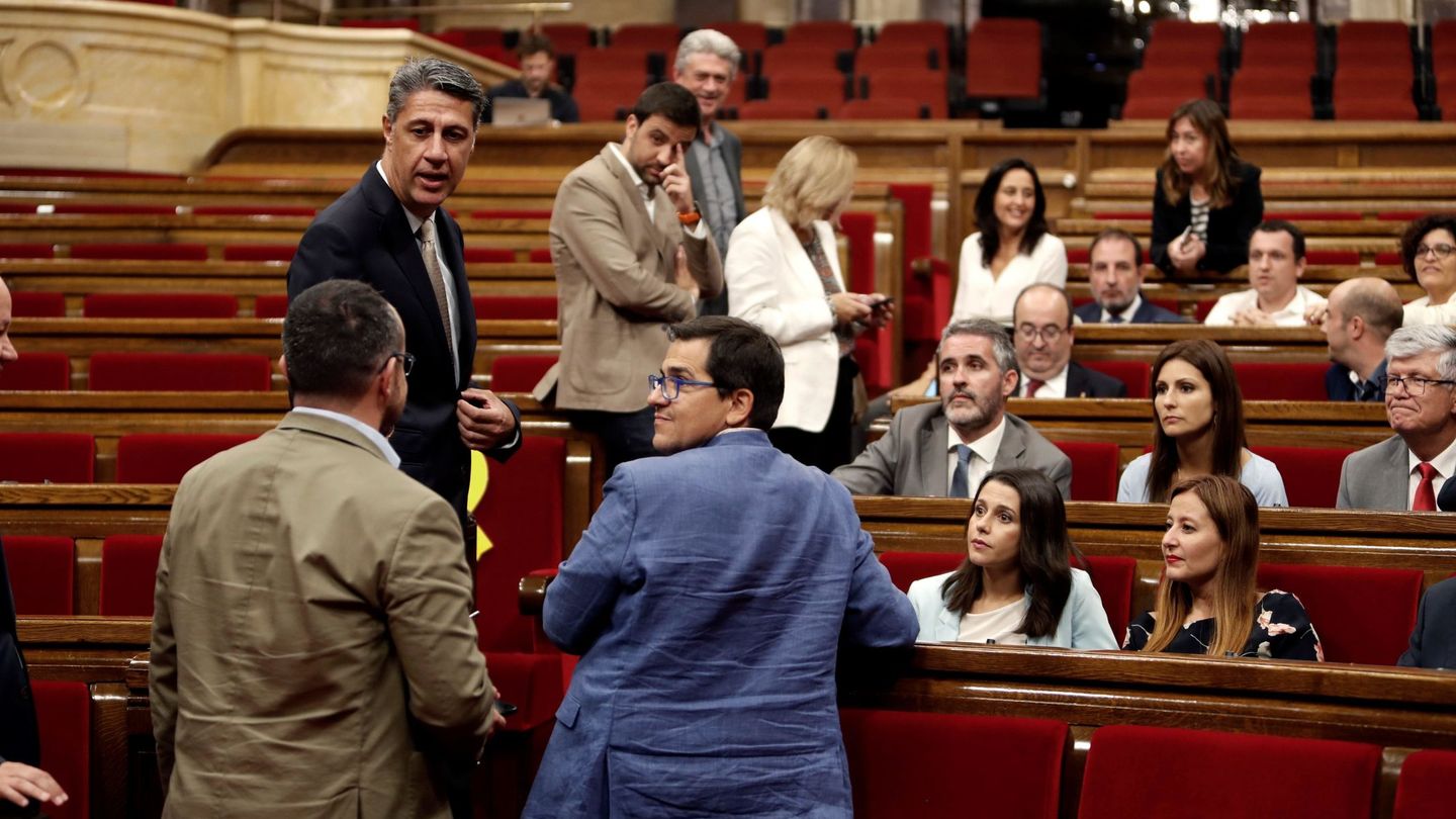 La líder de Ciudadanos en Cataluña, Inés Arrimadas (3d), y el líder del PPC, Xavier García Albiol (2i). (EFE)