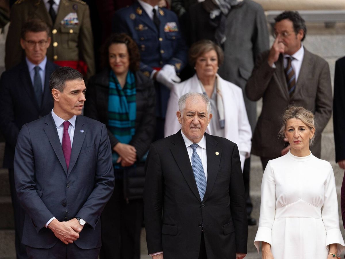 Foto: Pedro Sánchez, Cándido Conde-Pumpido y Yolanda Díaz, con Álvaro García Ortiz (al fondo a la derecha) en la apertura de las Cortes. (Europa Press/Eduardo Parra)
