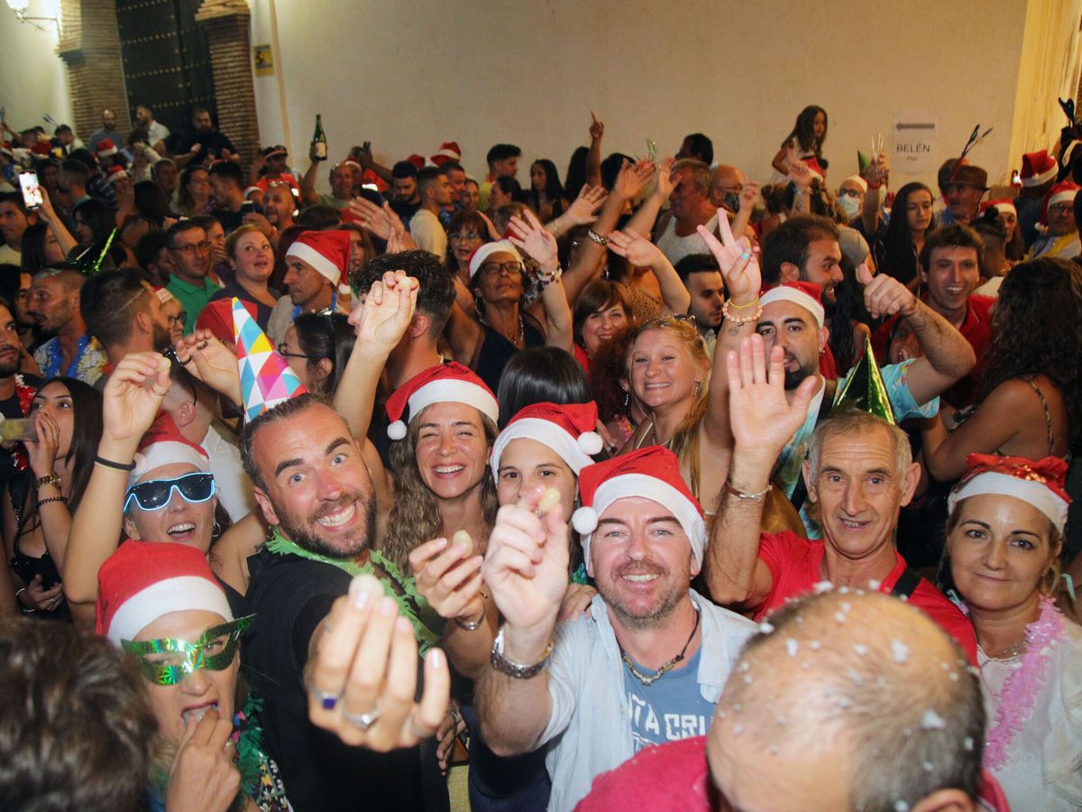Foto: ¿Por qué celebra Bérchules (Granada) su Nochevieja en agosto? (EFE/Pepe Torres)
