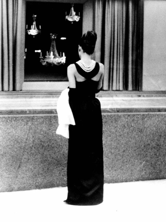La actriz, frente al escaparate de Tiffany’s, durante el rodaje del mítico inicio de la película.