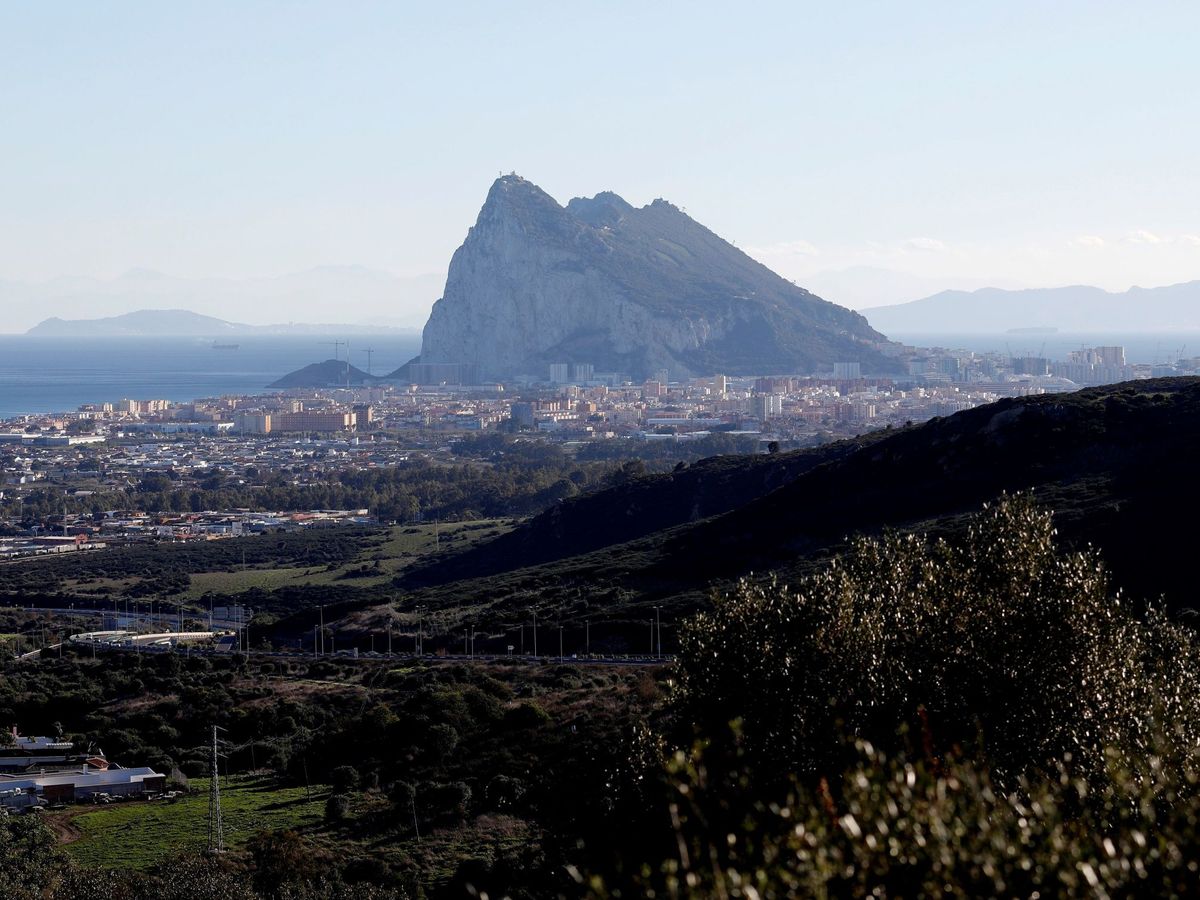 Foto: Vista del peñón de Gibraltar. (EFE/A. Carrasco Ragel)