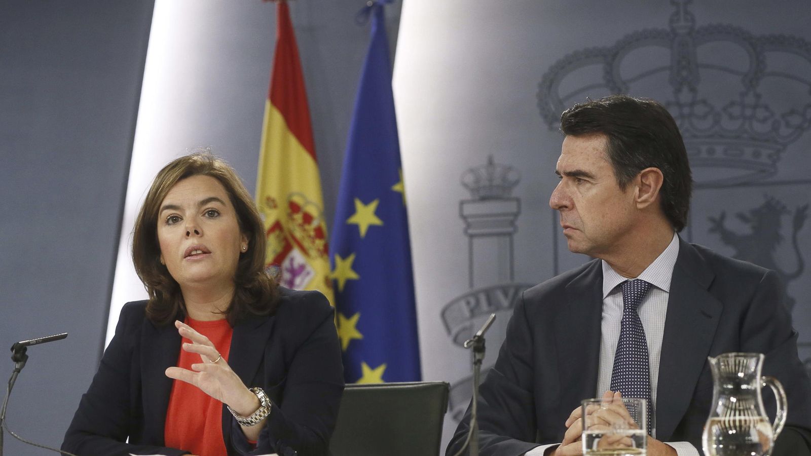 Foto: La vicepresidenta, Soraya Sáenz de Santamaría, y el ministro de Industria, José Manuel Soria (EFE).