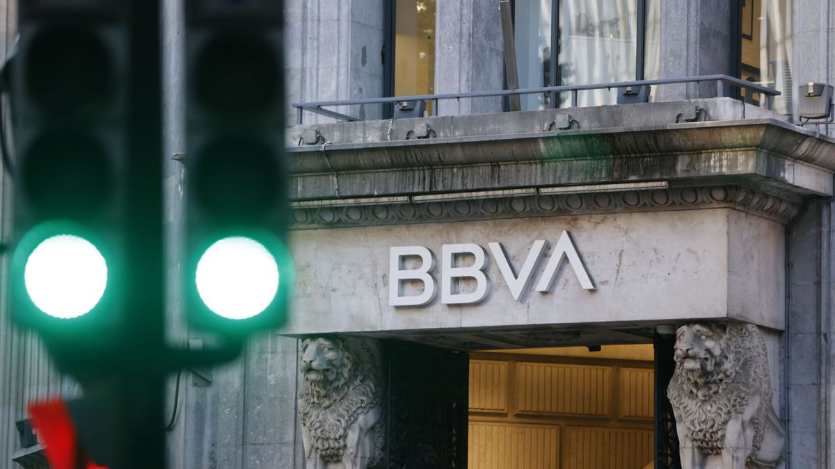 BBVA pide a la CNMC autorización para lanzar la opa sobre Sabadell