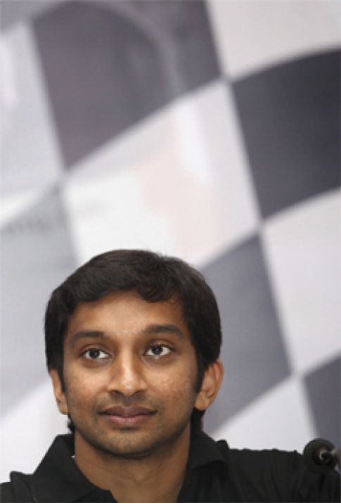 Foto: Karthikeyan será el segundo piloto de HRT
