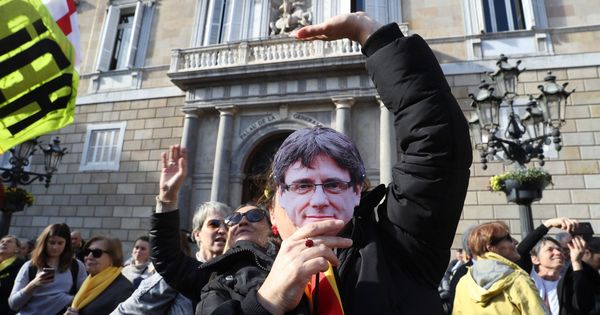 Foto: Una careta de Puigdemont en una manifestación. (EFE)