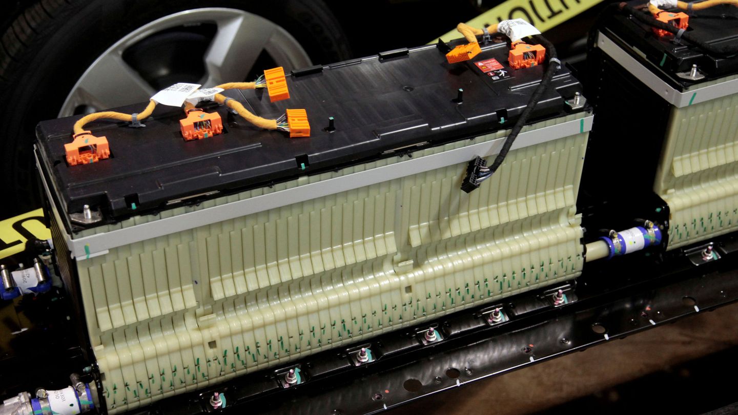 Foto de archivo con la batería de un coche eléctrico. (Reuters) 