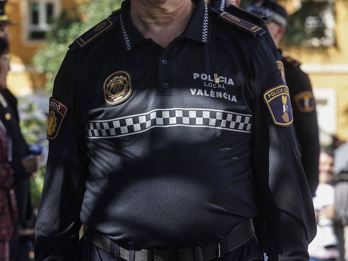 Foto: Un agente de Policía Local de Valencia. (Europa Press/Archivo/Rober Solsona)