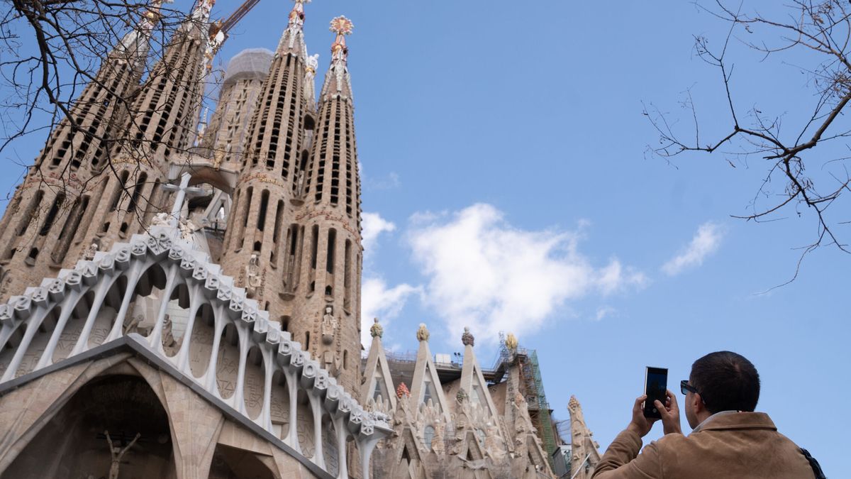 Entradas gratuitas para visitar la Sagrada Familia por Sant Jordi: cómo conseguirlas y por qué será una visita especial