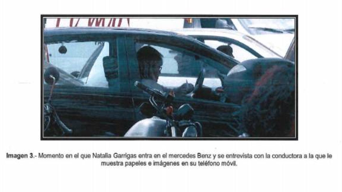 Natalia Garriga se entrevista con la conductora en el Mercedes-Benz. (EC)