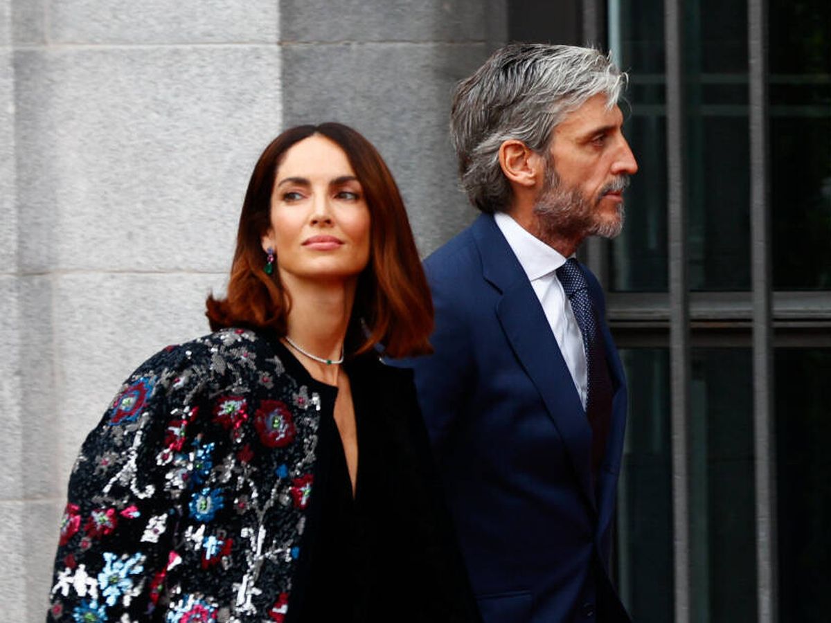 Foto: Eugenia Silva y su marido, Alfonso de Borbón, llegan al Teatro Real. (Gtres)