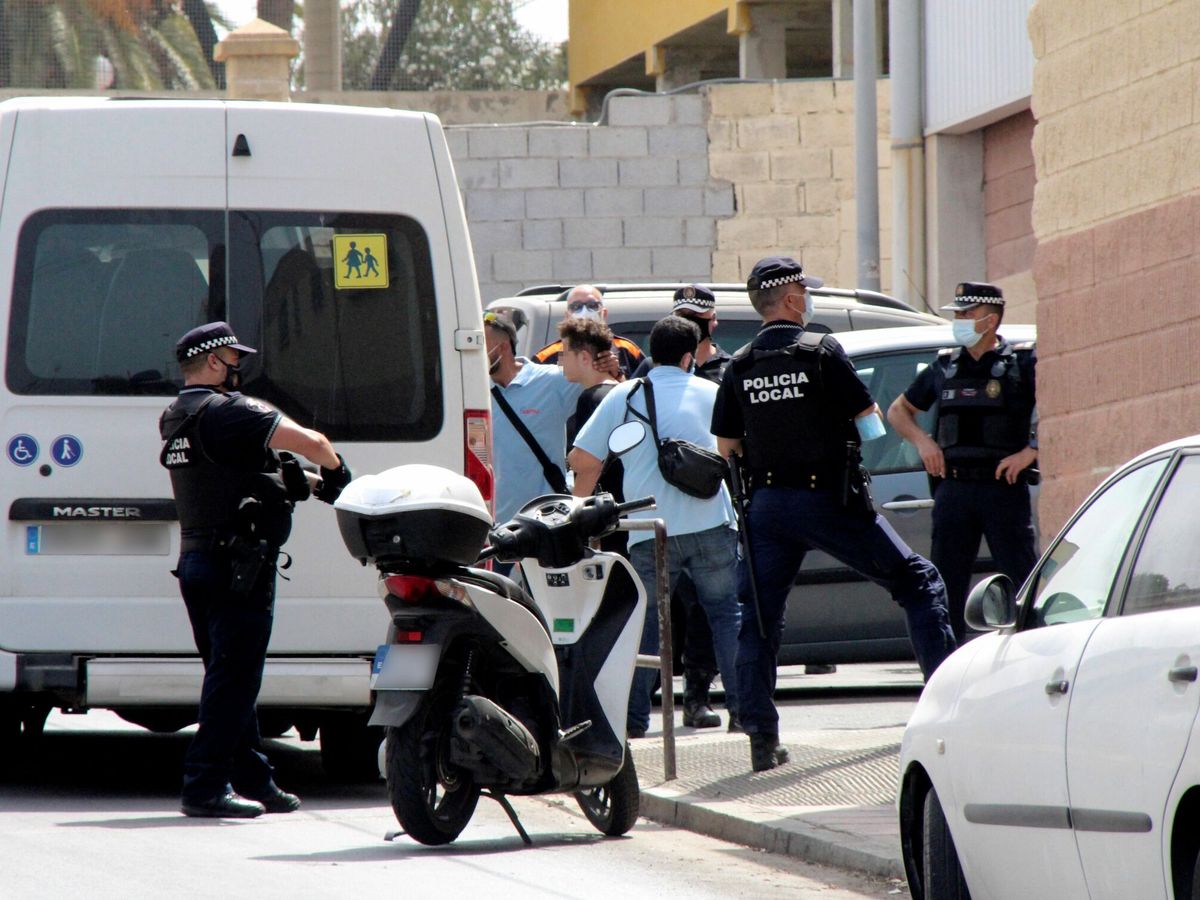 Foto: Retorno a Marruecos de los menores que entraron a Ceuta en mayo. (EFE)