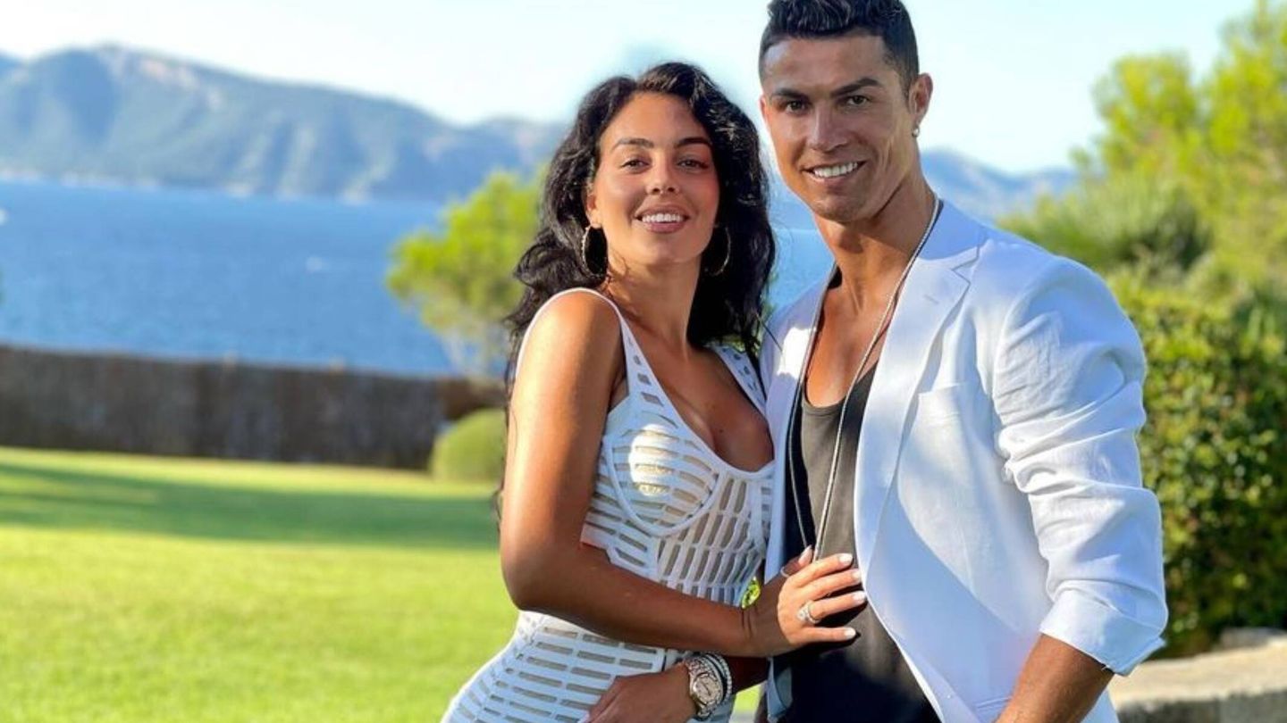 Georgina Rodríguez y Cristiano Ronaldo en una fotografía de sus redes sociales. (Instagram/@georginagio)