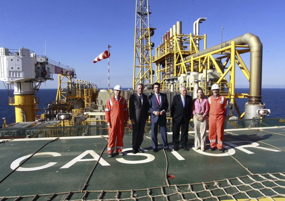 Foto: Fabra, Soria y Margallo visitan las instalaciones del almacenamiento subterráneo de gas Castor. (EFE)