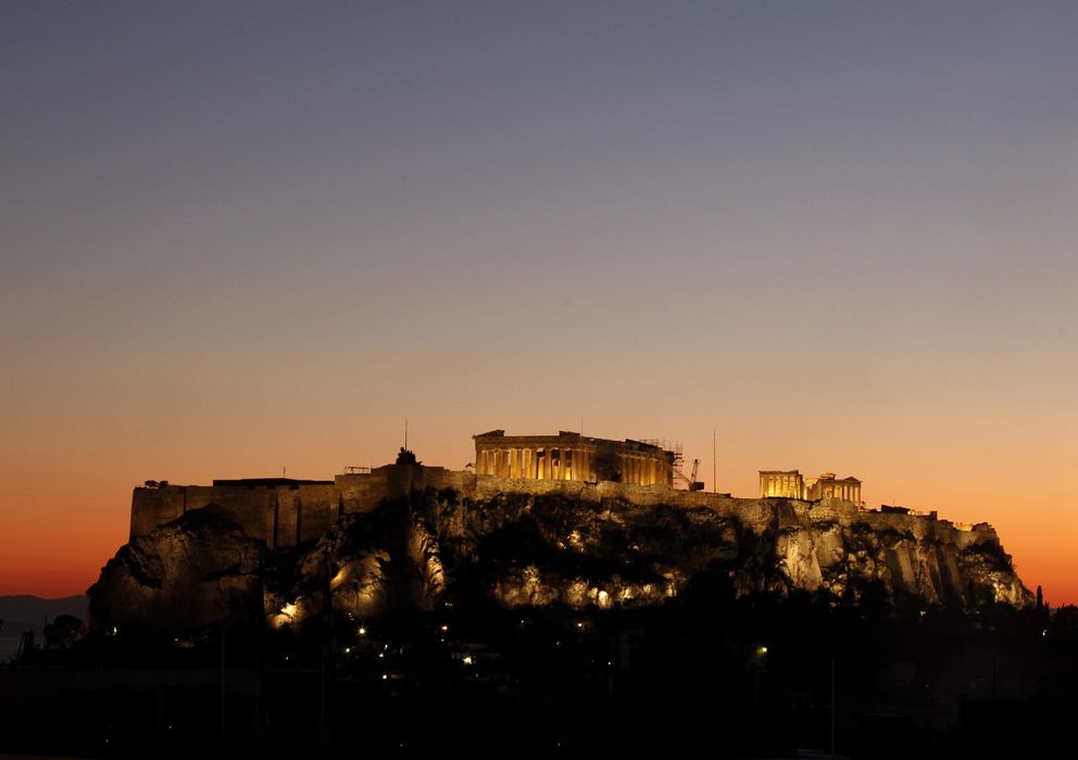 Foto: La Acrópolis de Atenas al atardecer en una imagen de archivo (Reuters).
