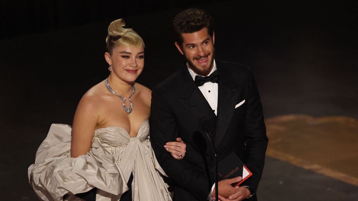 Florence Pugh and Andrew Garfield at the Oscars show at the 95th Academy Awards in Hollywood, Los Angeles, California, U.S., March 12, 2023. REUTERS Carlos Barria