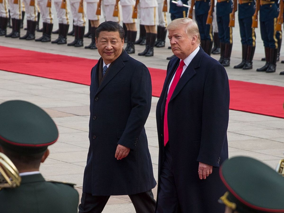 Foto: El presidente estadounidense, Donald Trump y el mandatario chino, Xi Jinping, durante un acto de bienvenida. (EFE / EPA / ROMAN PILIPEY) 