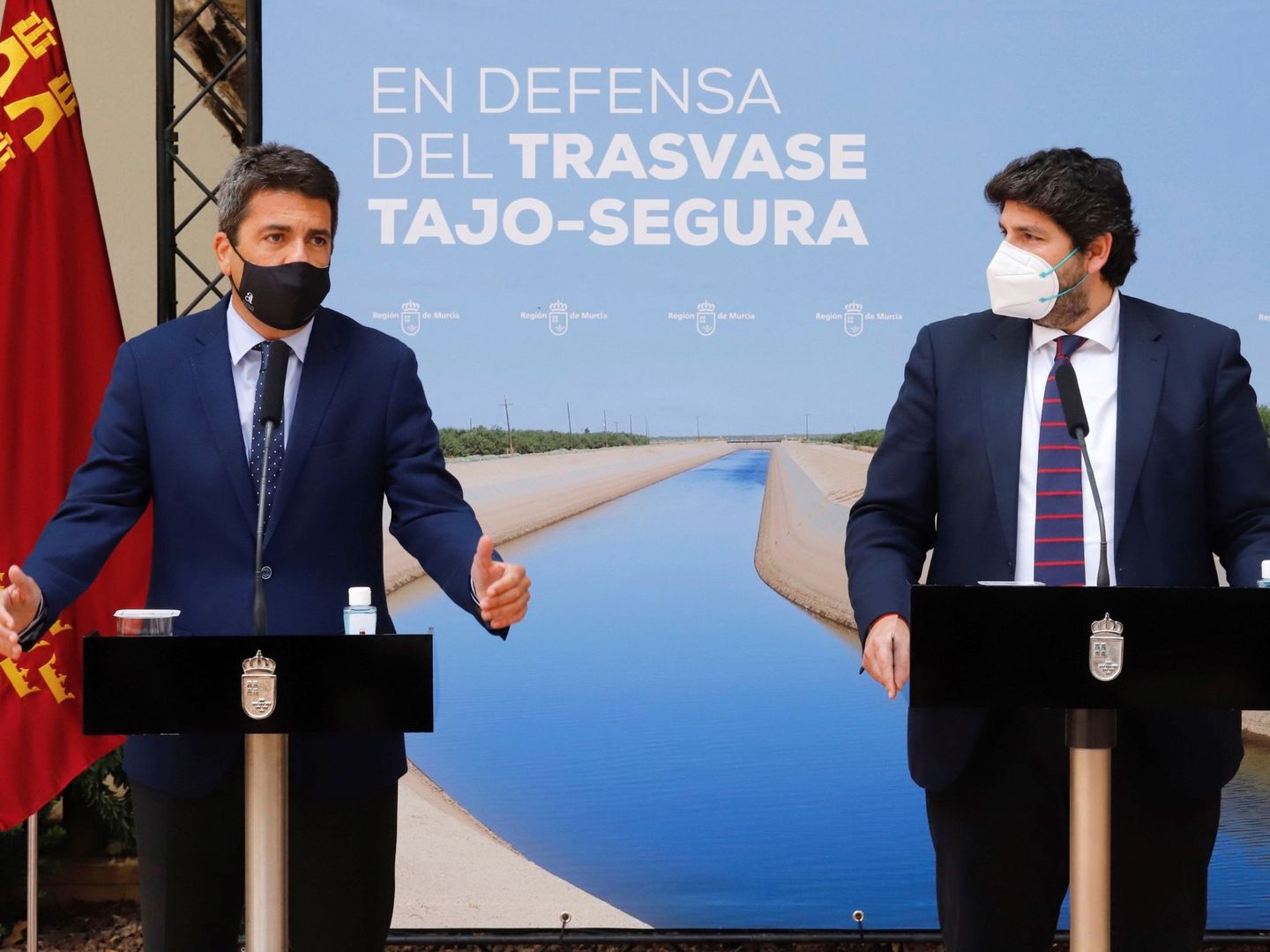 Carlos Mazón (i), con el presidente de Murcia, Fernando López Miras, ambos del PP. (EFE)