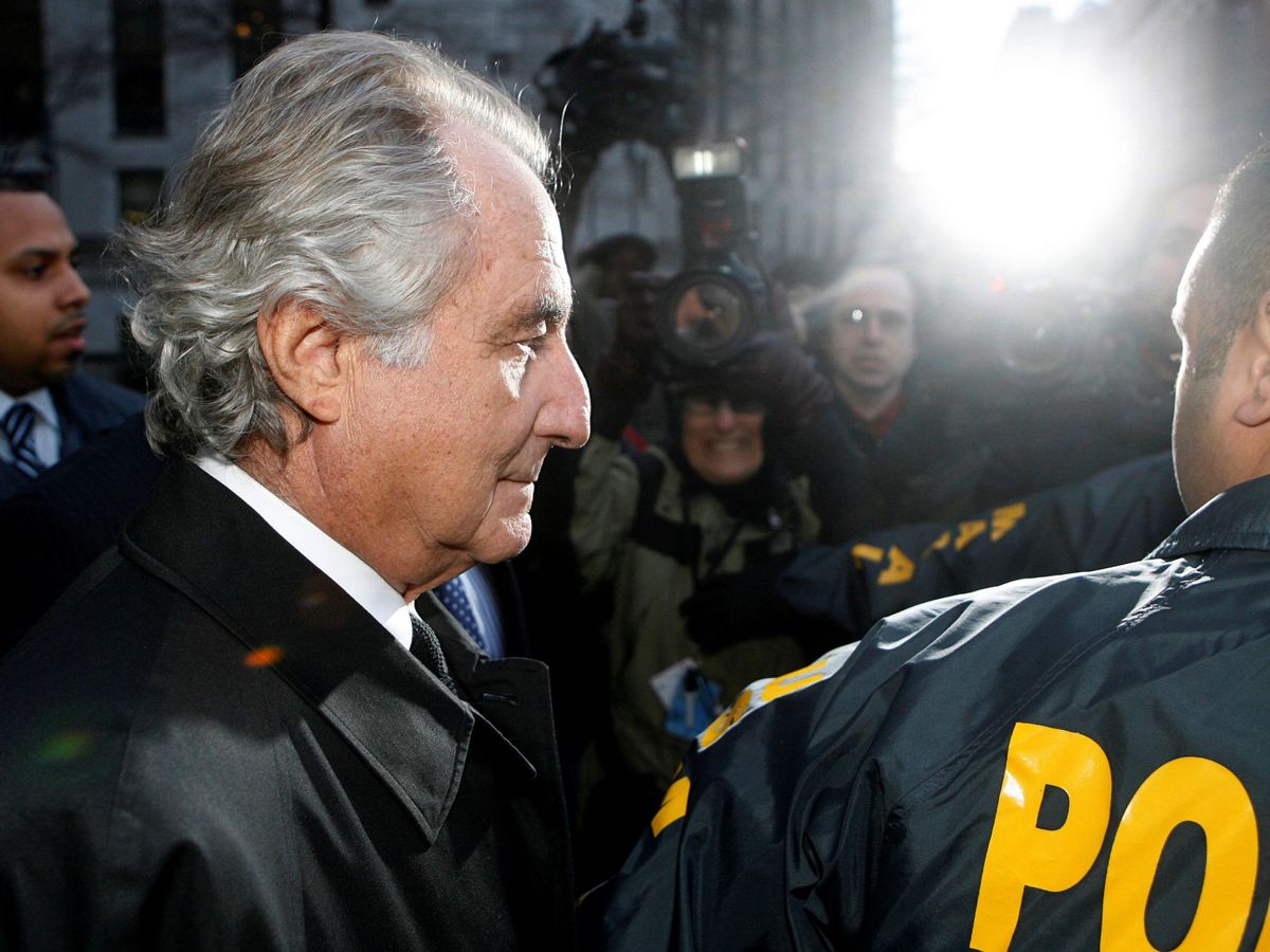Foto: Bernard Madoff, a la salida de los juzgados de Manhattan en el año 2009. (Reuters)