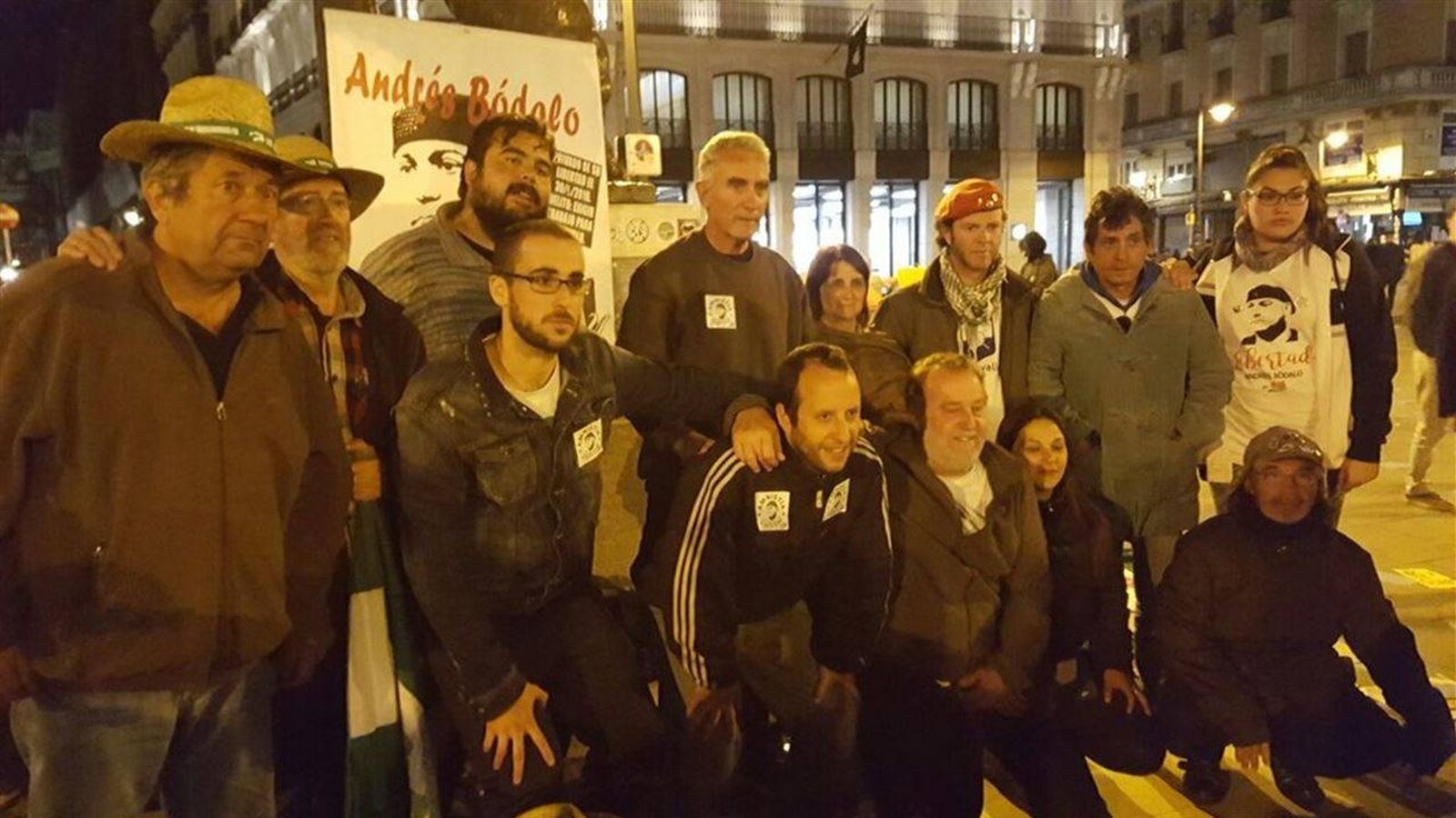 Foto: Diego Cañamero, arriba en el centro, junto a varios compañeros del Sindicato Andaluz de Trabajadores. (Twitter)