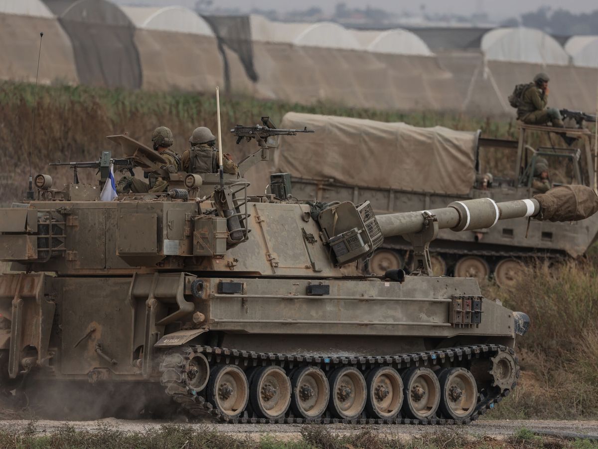 Foto: Un tanque israelí circula cerca de la frontera entre Israel y Gaza. (Europa Press/DPA/Ilia Yefimovich)