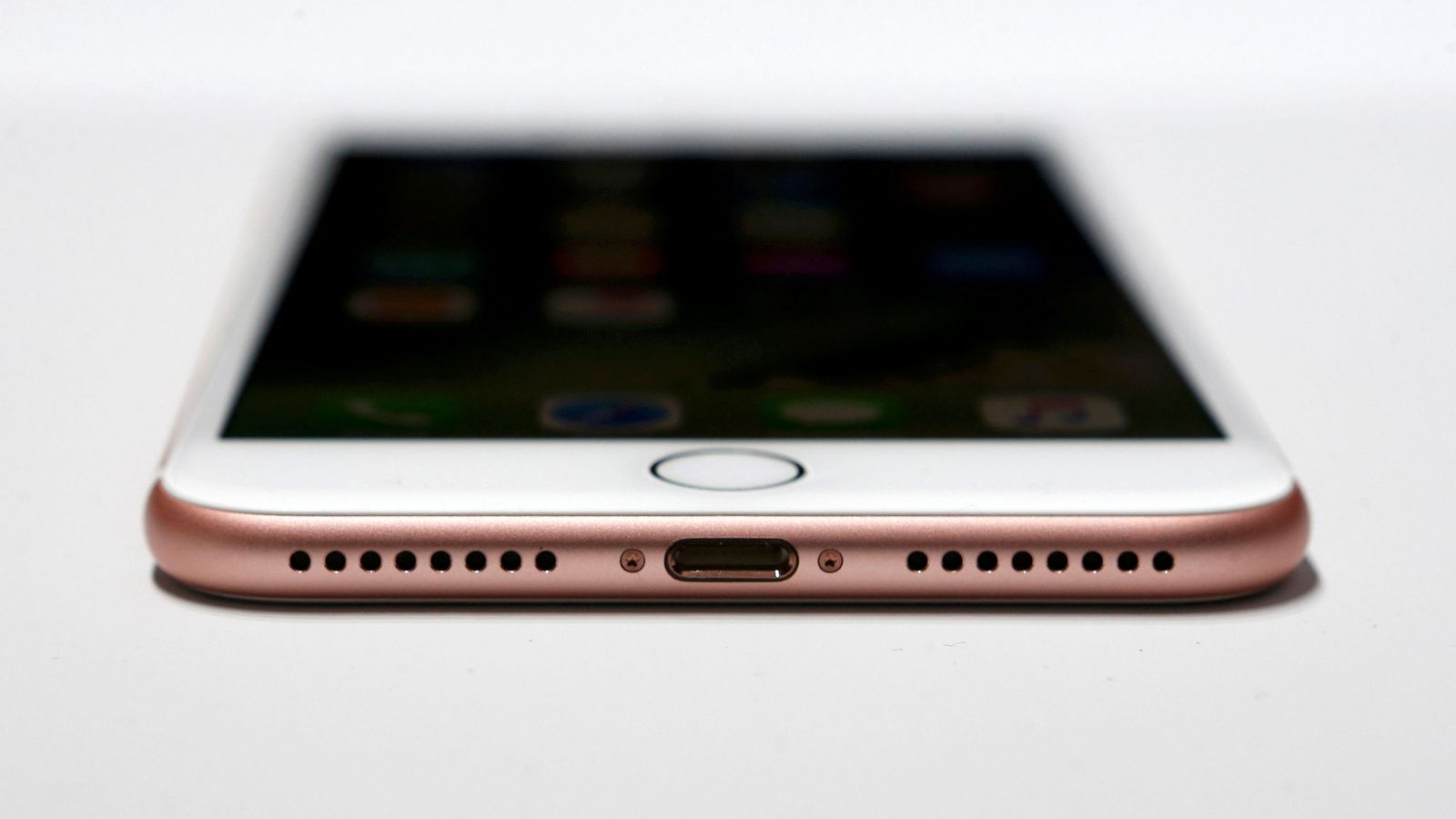 Foto: El iPhone 7 saldrá a la venta este viernes. (Reuters)