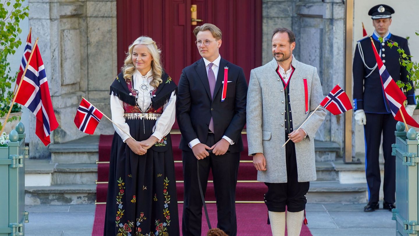 Los príncipes herederos en el Día de Noruega. (Reuters)