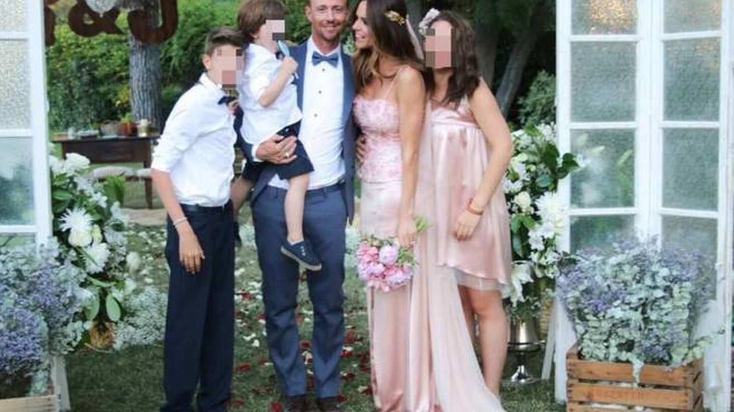 La foto de familia de Guti y Romina en su boda (Twitter)