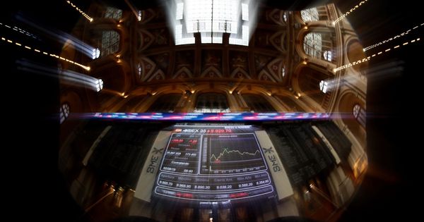 Foto: Imagen de las pantallas de la Bolsa de Madrid. (EFE)
