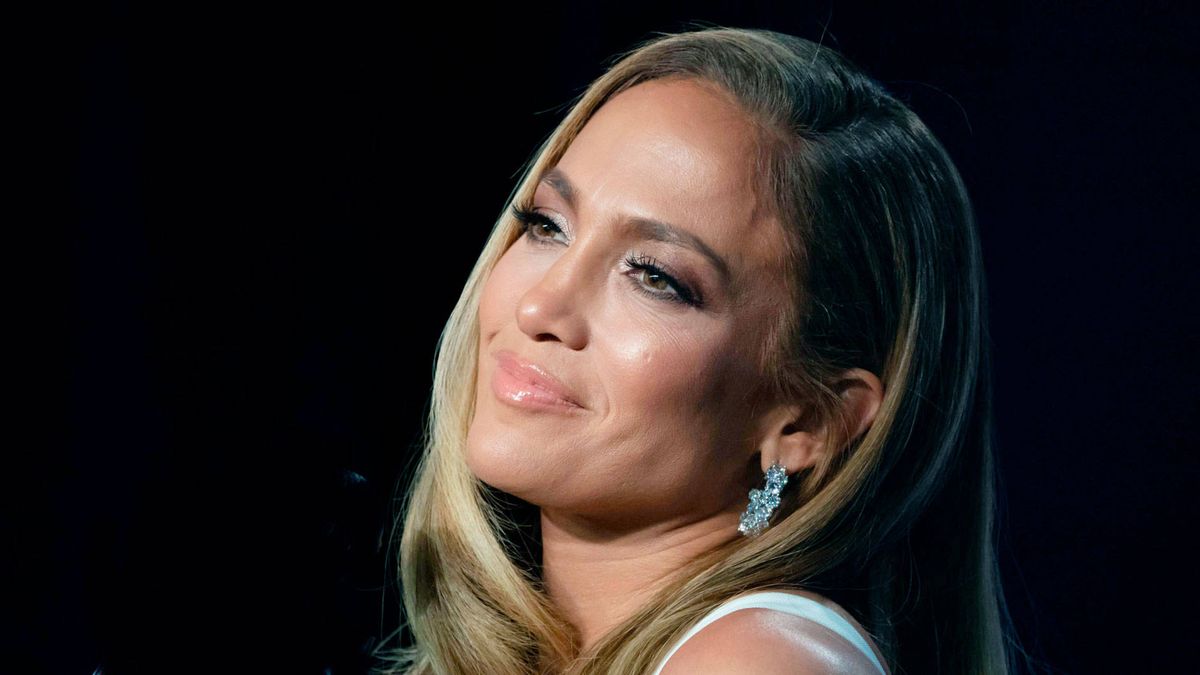 Jennifer Lopez y su nuevo traje de Valentino… ¿Un homenaje a Vanitatis?