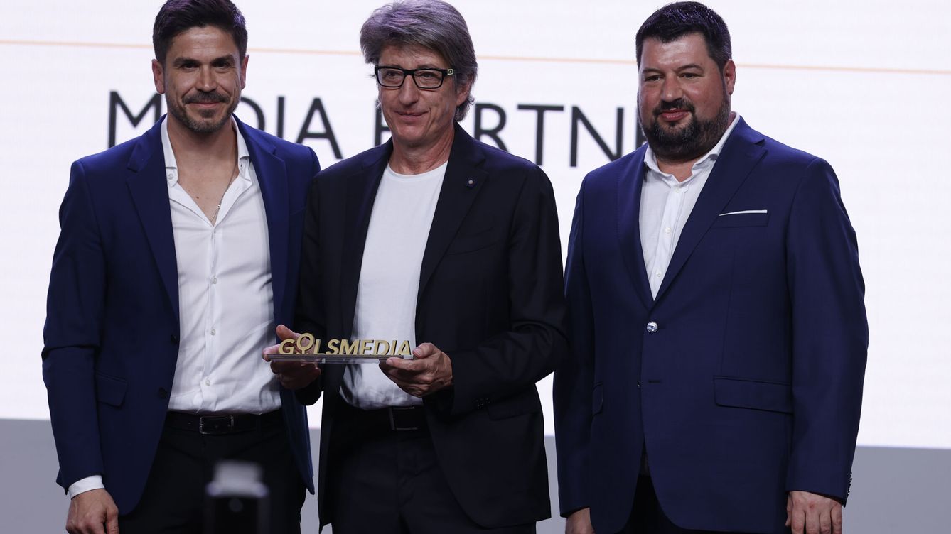 Foto: Juan Carlos Rivero en la entrega de premios Goldsmedia Futbolfest 2022. (EFE/Javier Lizón)