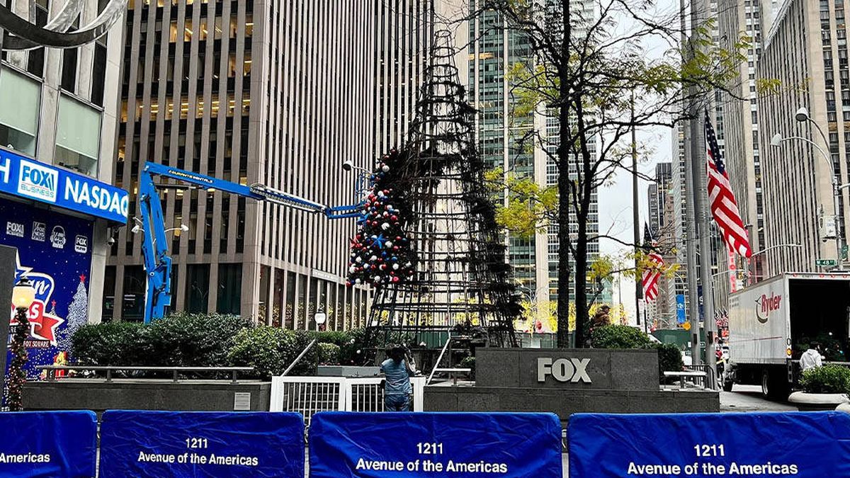 Espectacular incendio de un famoso árbol de navidad en Nueva York