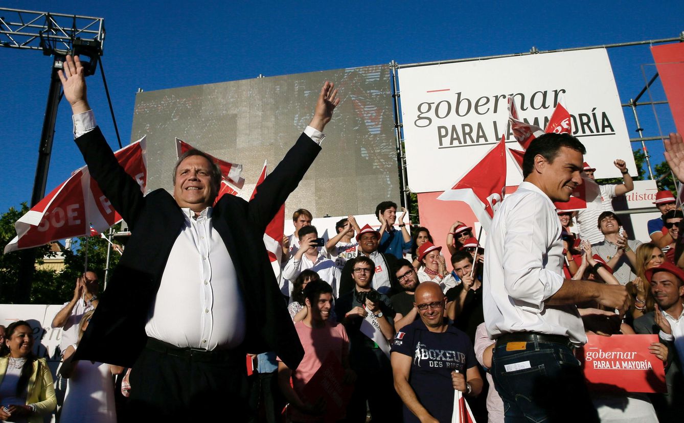 Carmona y Sánchez, en el acto del fin de campaña del PSOE en Madrid (Efe)