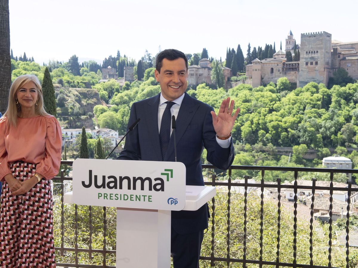 Foto: Moreno, con la Alhambra de fondo, durante la presentación de los cabezas de lista provinciales del PP. (EFE)