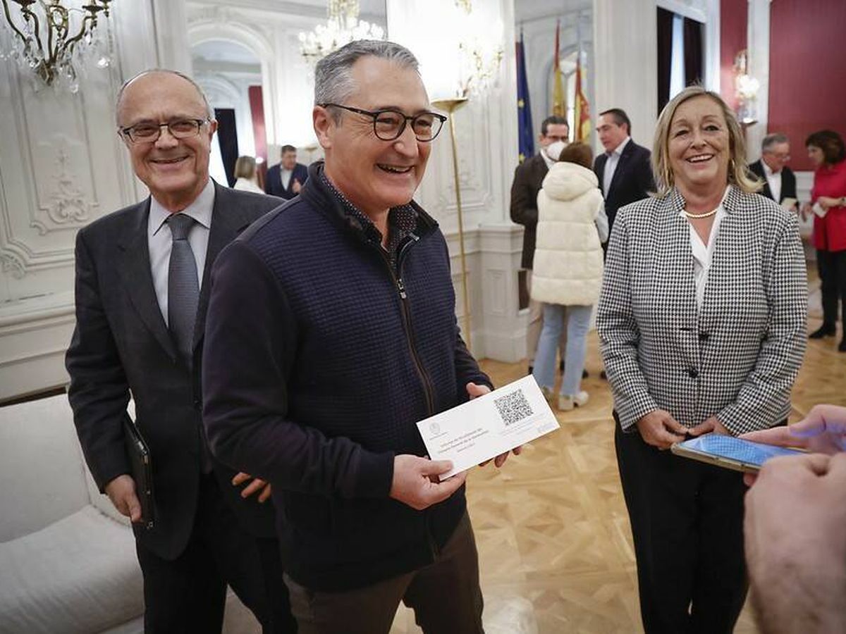 Foto: El síndico mayor de cuentas, Vicent Cucarella, con los síndicos adjuntos Marcela Miró y Antonio Mira-Perceval. (Cedida)  
