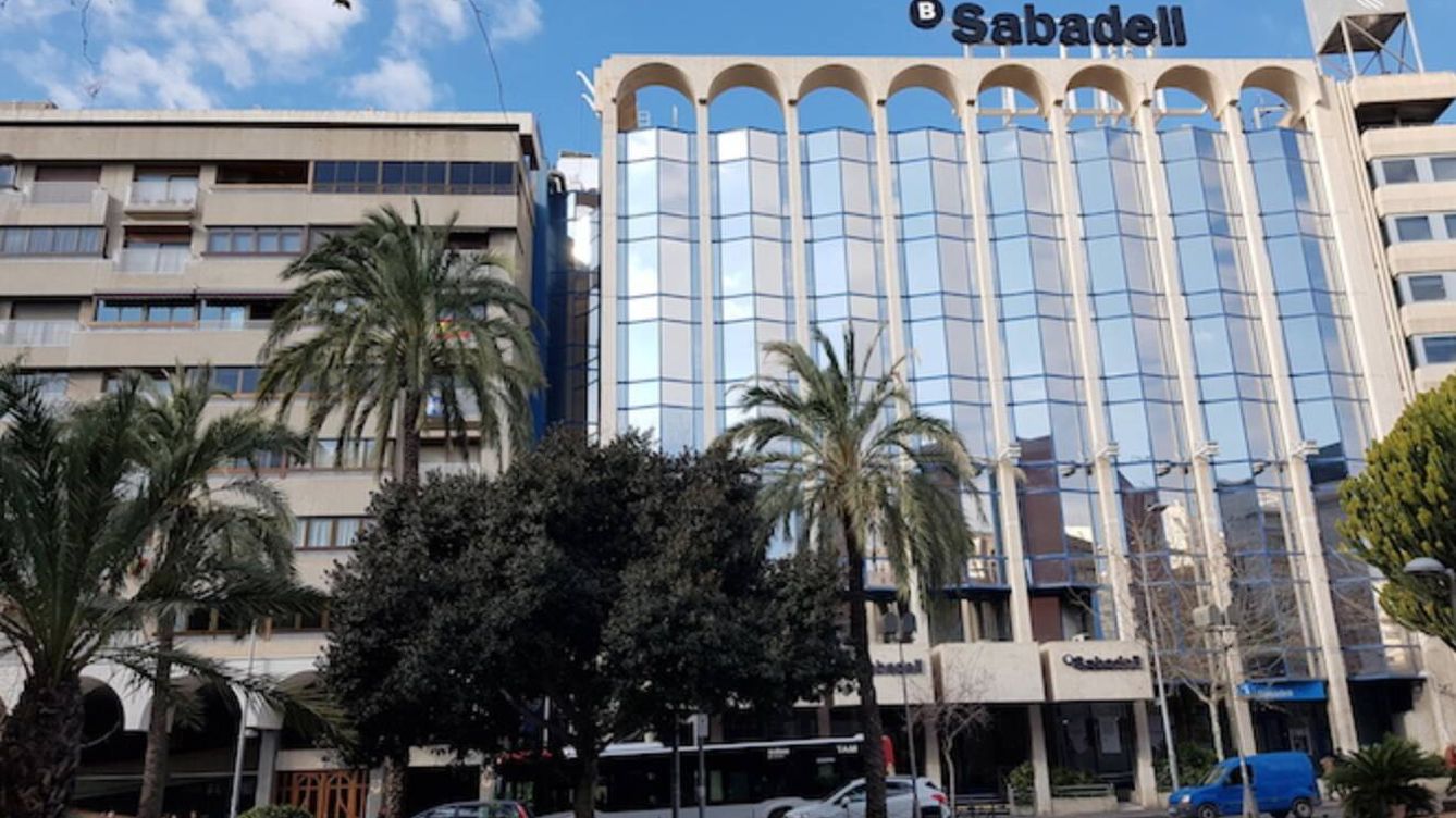 Sabadell denuncia a BBVA ante la CNMV por vulnerar la ley de opas