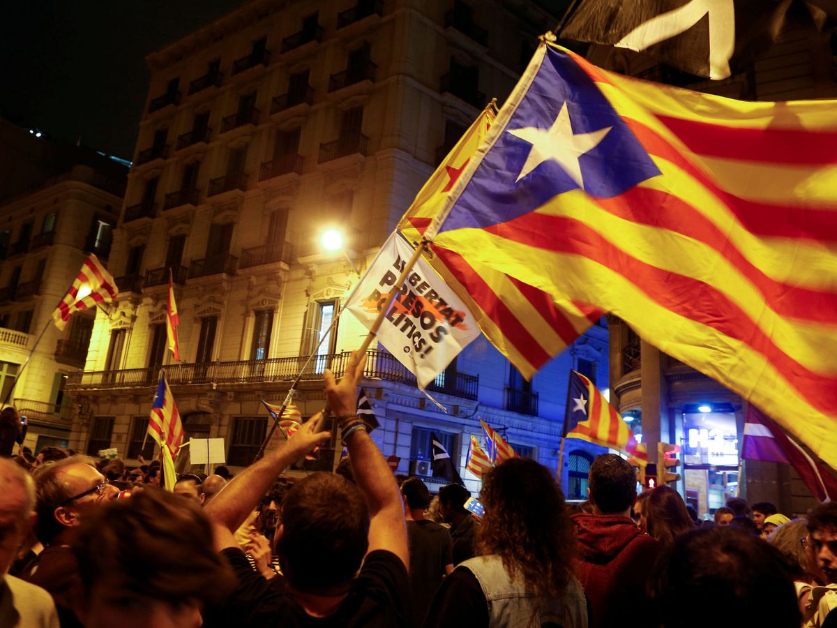 Foto: Protestas proindependencia en el aniversario del referéndum ilegal del 1 de octubre. (Reuters)