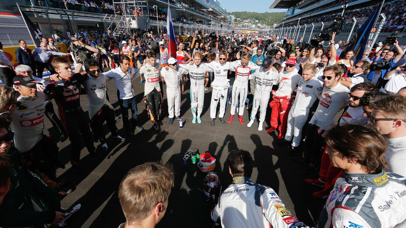 Foto: Los pilotos mostraron en varias ocasiones su apoyo a Jules Bianchi (Efe)