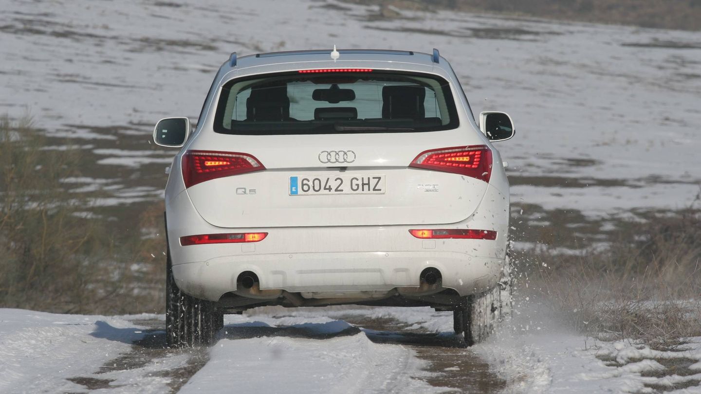 Con nieve se deben seguir las roderas del coche de delante. 