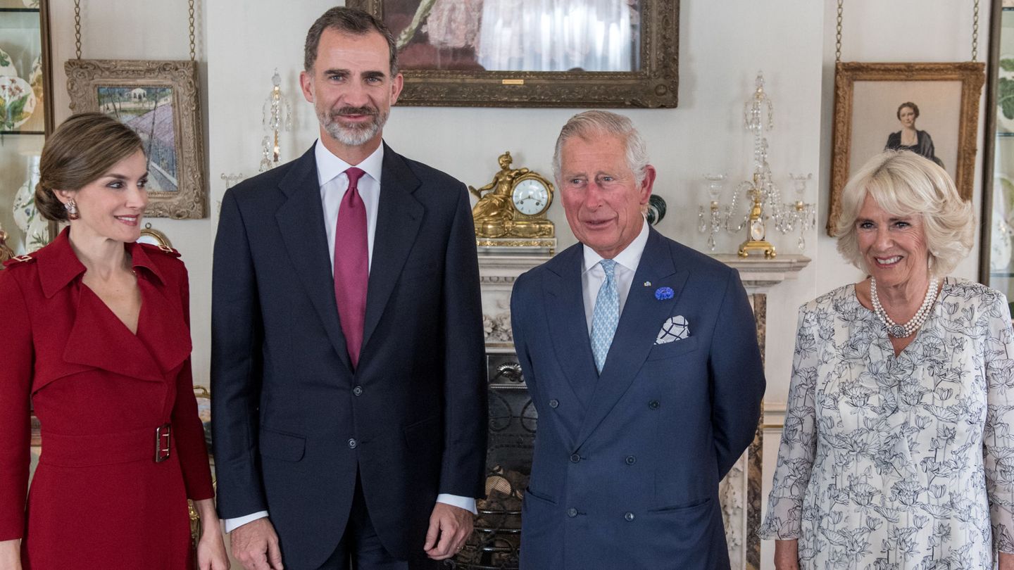 Un encuentro entre los actuales reyes británicos y los españoles en 2017. (Reuters/Pool/Chris J Ratcliffe)