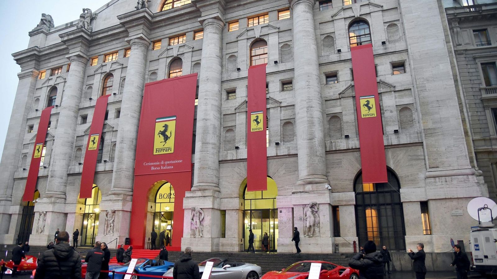 Foto: La Bolsa de Milán se engalanó con los colores de Ferrari en su estreno bursátil. (EFE)
