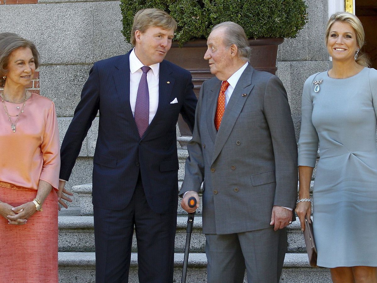 Foto: Don Juan Carlos, junto a Guillermo y Máxima de Holanda en una imagen de archivo. (EFE)