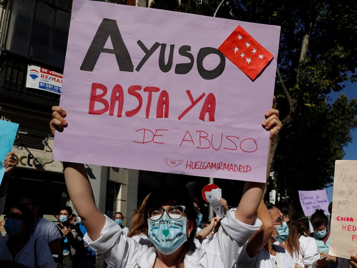 Foto: Imagen de archivo de una protesta de sanitarios en Madrid. (EFE/Guillén)