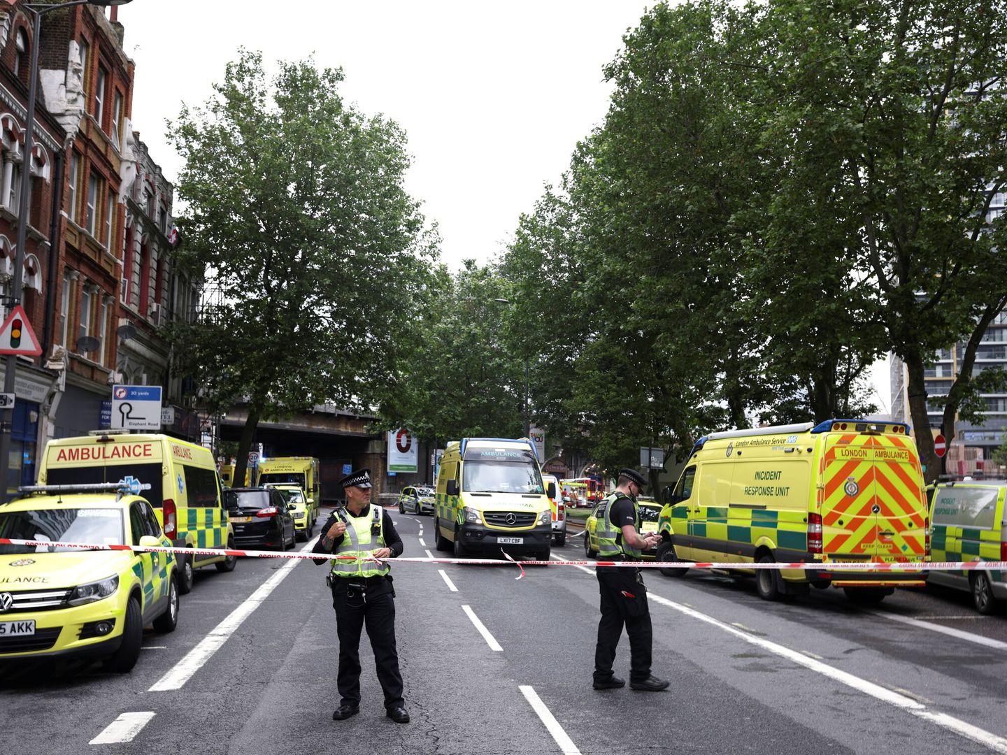Declarado un gran incendio cerca de la estación Elephant and Castle de Londres. (Reuters) 